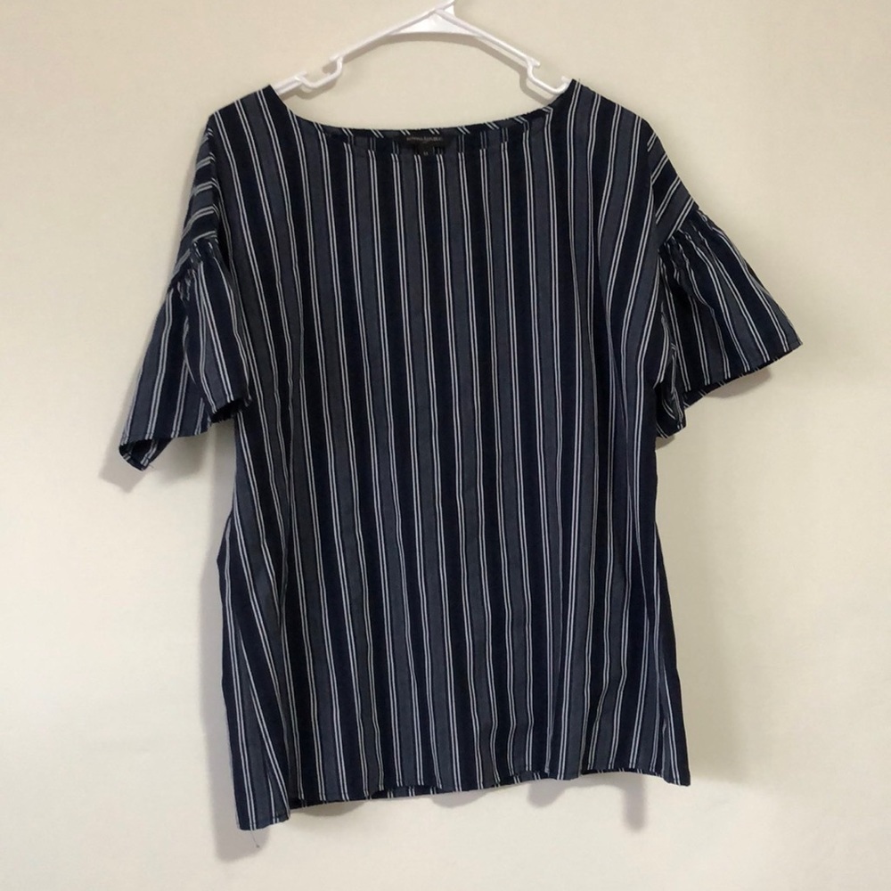Banana Republic shirt women’s medium vertical stripes navy white sleeve detail